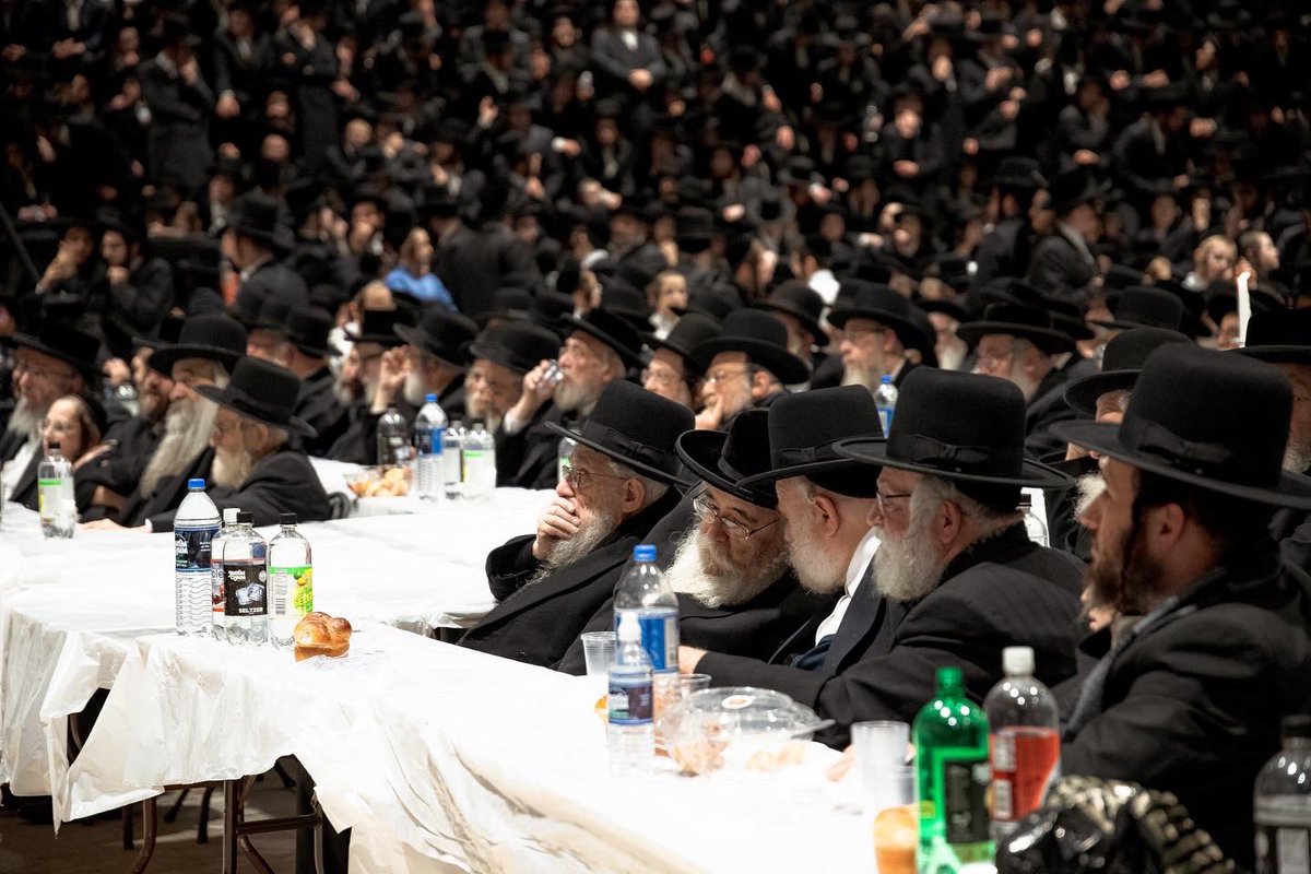 Yeshiva Event and Shire Choir welcomed 4000+ guest to the Carey Gabay Recreation Center on Wednesday December 14th, 2022 

#majorowensctr #careygabayrecreationcenter #nycevents #nyc #eventsnyc #eventspace #nycrentals