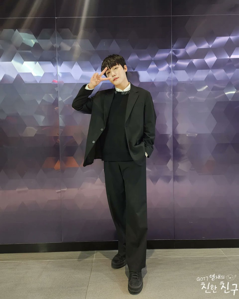 mbcbf_ever's tweet photo. 🦦친친 케이팝영재발굴단🦦

원주이씨 최고의 아웃풋👏
매주 다른 착장도 어쩜 이렇게 기가 막히게 소화하는지
이제 약국에서 소화제 안 팔아도 됨
장스타가.. 니가 내 소화제다🫶❤️‍🔥

#MBC #RADIO #GOT7영재의친한친구 #친한친구 #친친 #달친친 #달디 #GOT7 #갓세븐 #영재 #골든차일드 #이장준 https://t.co/0eVSvrVPCU