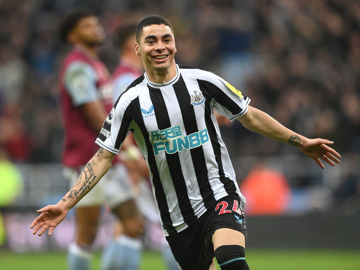 Super Migui Almiron, continues where he left out! 

7 mins in 2-0, Leicester in the mud
#LEINEW