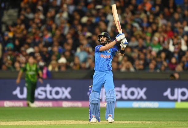 ffspari's tweet photo. Ain't getting over these frames from Kohli's 82* vs Pak https://t.co/4vbey4STWk