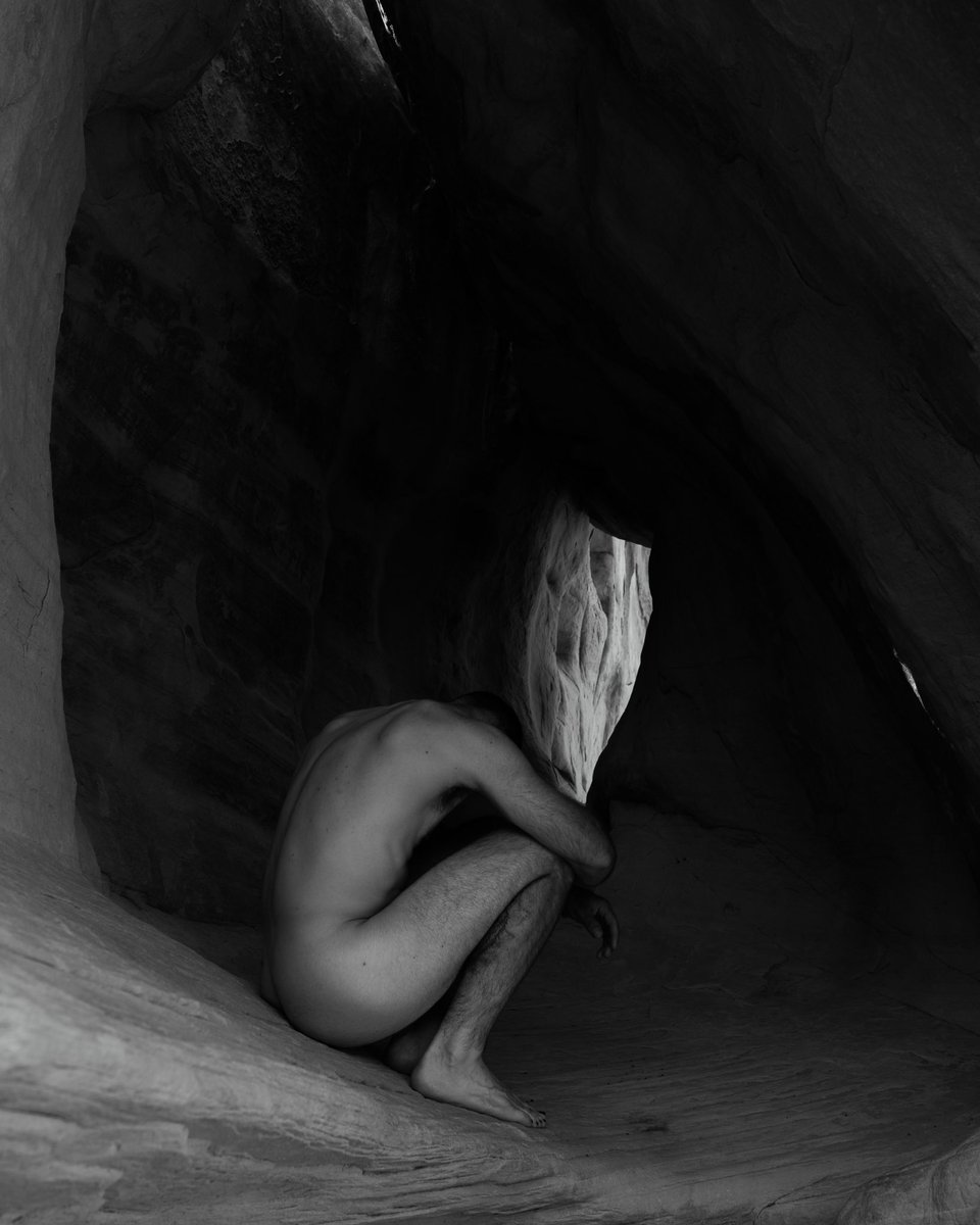 createdbyduncan's tweet photo. @januarileyy took these nudes of me over a year ago on a Utah trip. It was a very freeing and vulnerable experience, but she made me feel totally comfortable and has helped me so much with self-confidence over the years 🖤  Finally confident enough to post these. #blackandwhite https://t.co/bYHaHLcwt9