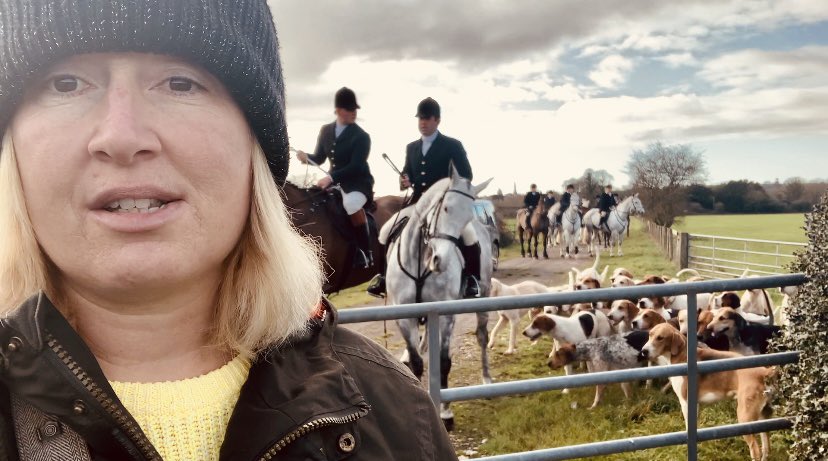 On Boxing Day we join those in opposition to #foxhunting

In solidarity with hunt sabs &amp; monitors- trail hunting is a lie &amp; we must #keeptheban &amp; end trail hunting

Here in Dorset, the South Dorset Hunt continue to illegally hunt &amp; persecute wildlife

Fox hunting must end 🦊