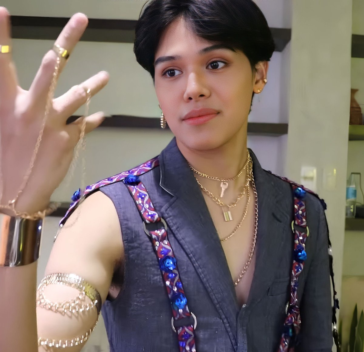 [1/4] ALAMAT R-Ji | "Pasulong" Photoshoot (2nd Layout)
🎥 youtu.be/QuA4rBJwdAE

#ALAMAT #ALAMAT_RJi #AlamatPasulong
<a href="/Official_ALAMAT/">ALAMAT ᜀᜎᜋᜆ᜔ 🇵🇭</a> <a href="/ALAMAT_members/">ALAMAT Members</a>