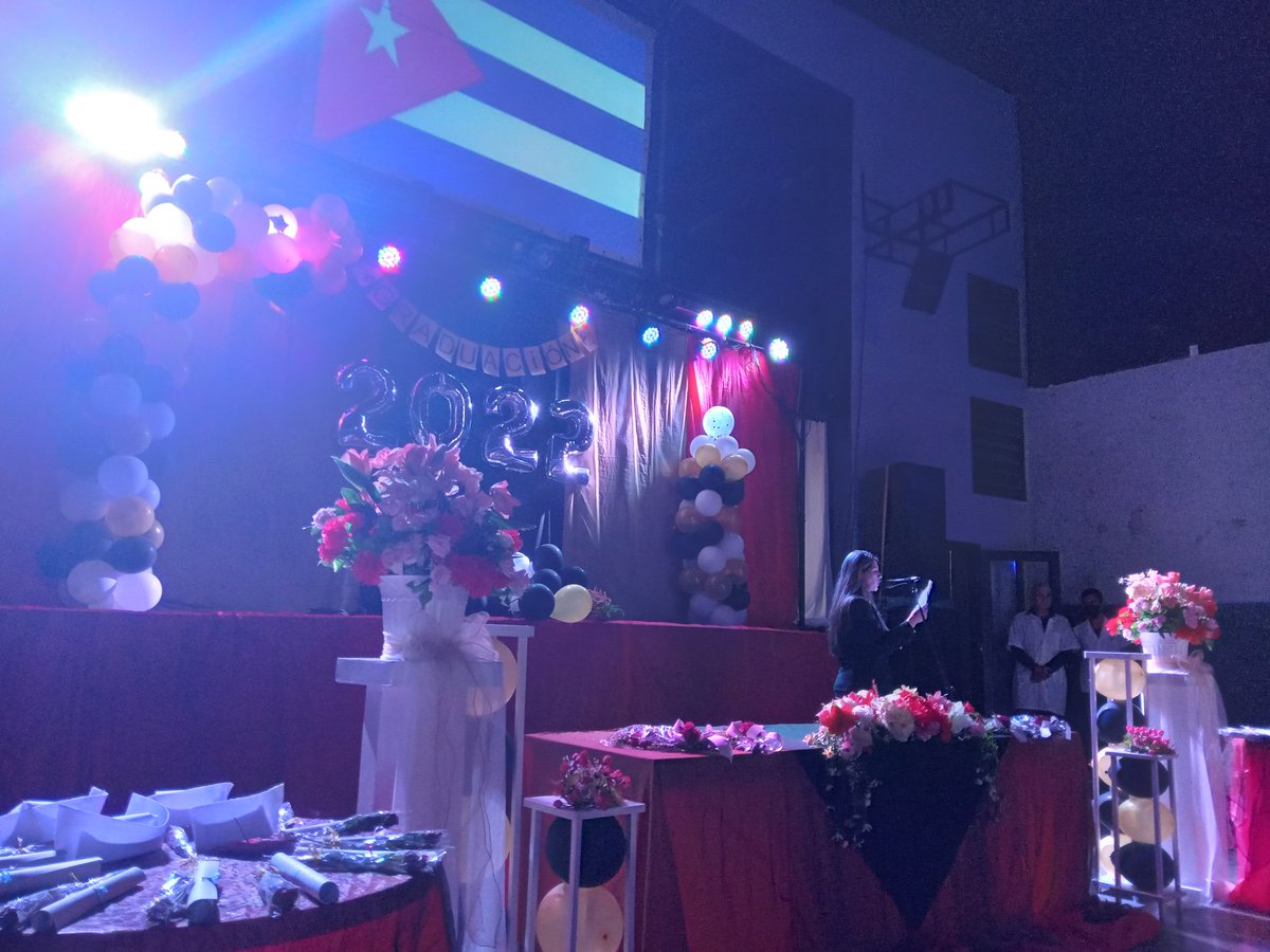 SunyGarca1's tweet photo. Realizamos hoy en #JagueyEnVictoria #Matanzas Graduación de los estudiantes de Ciencias Médicas. FELICIDADES 
#CubaPorLaSalud @DiazCanelB @SuselyMorfaG @IvnMartnezIzqu1 @DmsJaguey @Yosveny1 @WongCorrales @dr_semper @UCM_Matanzas @AmppGrande @japortalmiranda @mariofsabines https://t.co/l4dcoY8IxR