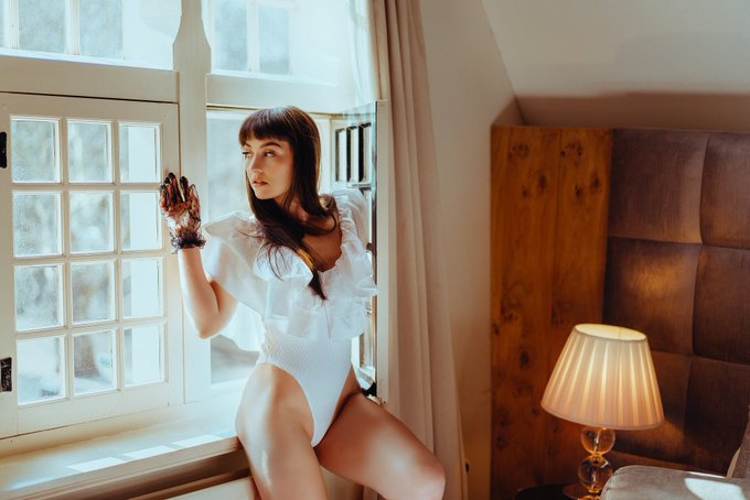 I&rsquo;m feeling mean and like I deserve everything. Who&rsquo;s gonna fill up my bank account? Who&rsquo;s gonna fill<a href="/tag/mvcontest"class="tags"><span>#mvcontest</span></a>