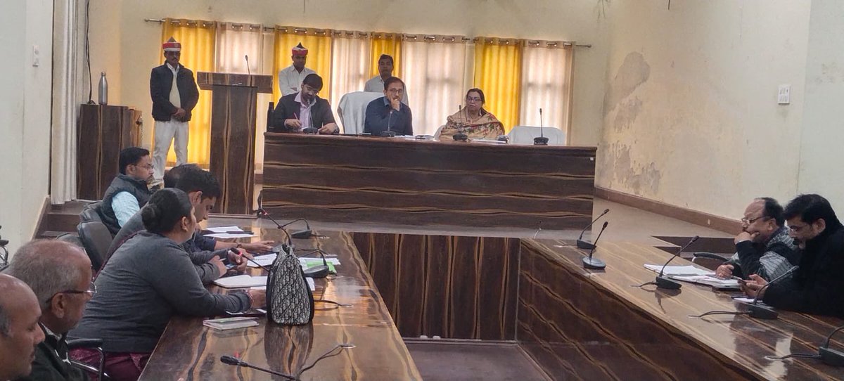 आयुष्मान कार्ड बनाने की गति  को तेज करने के लिए BPM और BCPM के साथ <a href="/CdoMaharajganj/">CDO Maharajganj</a> की बैठक । <a href="/DhsMhrjganj/">CMO Office Maharajganj</a> <a href="/DmMaharajganj/">DM Maharajganj</a> <a href="/CMOfficeUP/">CM Office, GoUP</a> <a href="/brajeshpathakup/">Brajesh Pathak</a>