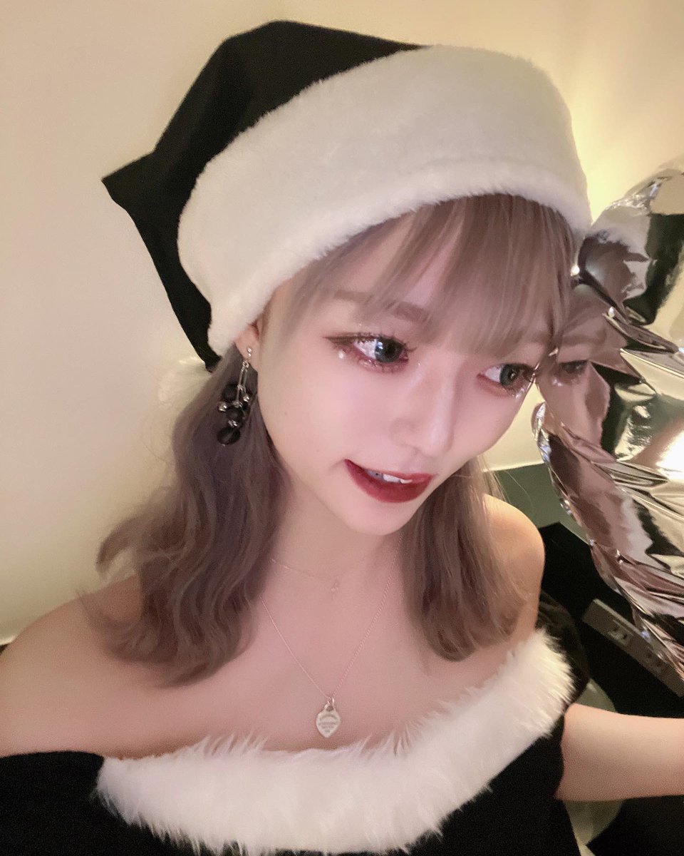 COCORO_0612's tweet photo. Christmas night...🖤 https://t.co/brCGufQJCM
