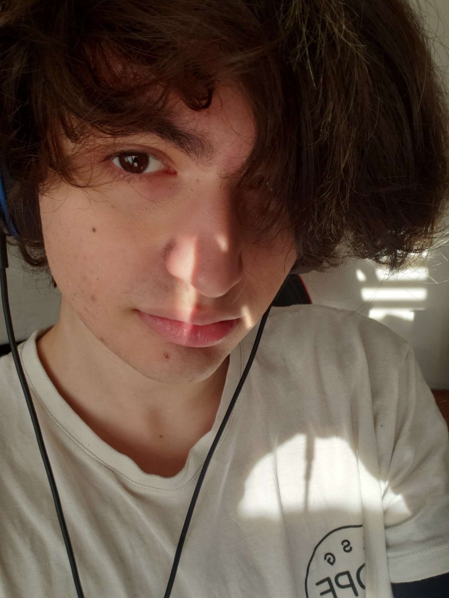 Noternee's tweet photo. Joueux noël j'espère que vous avez eux des BON cadeaux d'amours ^^ https://t.co/uVOn8Y4Dqx