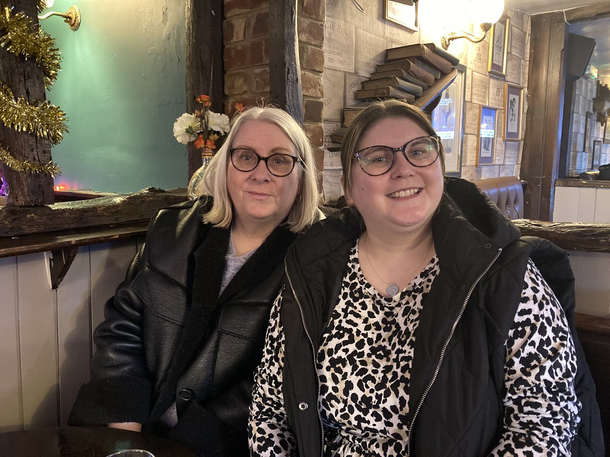 nuttyboy13's tweet image. Boxing Day drink With Sandra and Rebekah in our new local