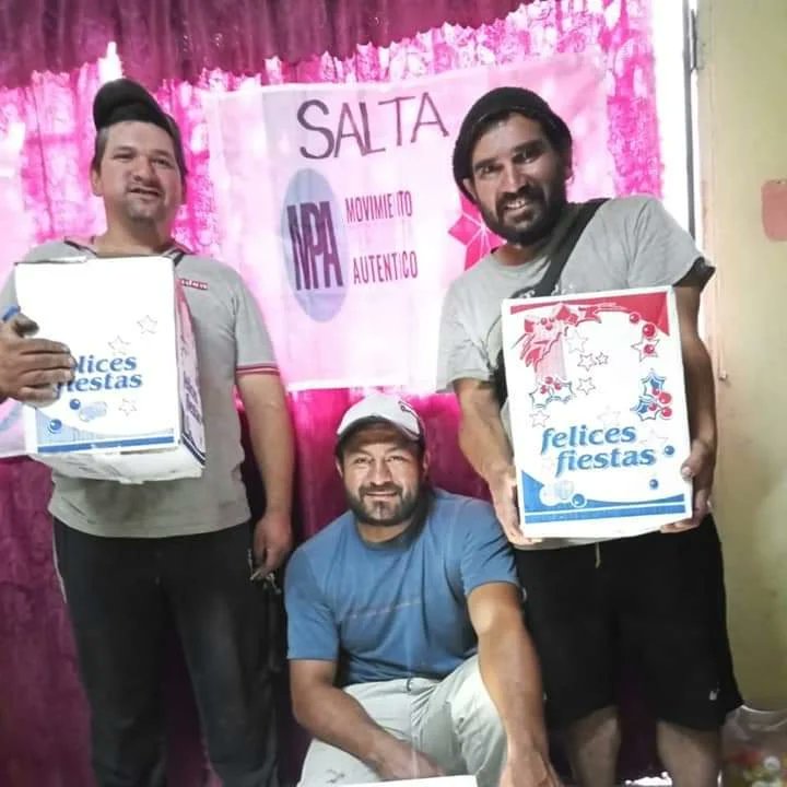 MPAPRENSA's tweet photo. Ahí están, nuestros compas de Salta, acercando algo para compartir, a las barriadas, a las comunidades más alejadas y olvidadas. La lucha por la Justicia Social sigue y en la lucha de los compañeros de Salta está nuestro sentir militante https://t.co/vZhi3ZXyRG