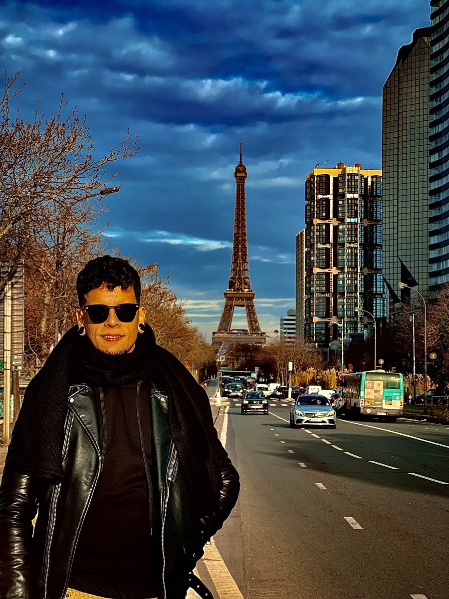 CarlosTequila's tweet photo. Paris, Diciembre 2022🇫🇷📍❤️ https://t.co/QnsWA6mtbJ