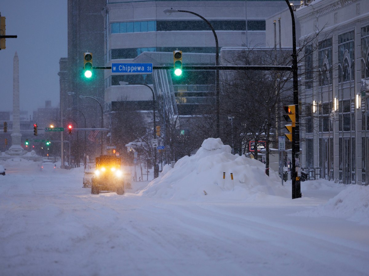 GovKathyHochul's tweet photo. A look at downtown Buffalo this morning.

@NYSDOT, @NYSThruway, and county and city snowplow crews are working around the clock to clear roads. It’s not safe to drive in many areas of Western New York — please follow local guidance and stay off the roads. https://t.co/d6irolzs0O
