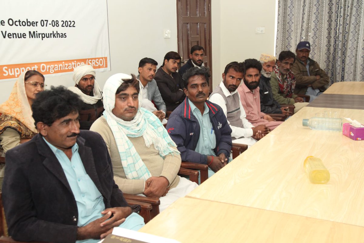 SRSO_Official's tweet photo. @nmemon2004 (BoD-SRSO) &amp; #CEO-SRSO conducted an interactive dialogue with #entrepreneurs &amp; #BDGs members fostered &amp; supported by #SRSO under #PPRP-#GoS @Mirpurkhas 41 entrepreneurs shared their business, experiences, success stories &amp; lessons. He said u are doing really amazing. https://t.co/nSqztQkJvV