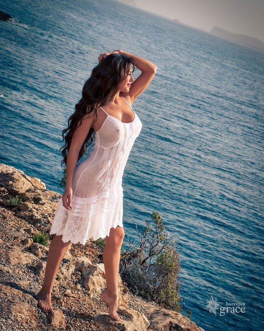 Nadie se fija ni comenta que estoy descalza 🤔 https://t.co/15s6ZxdRsu<a href="/tag/3lo8"class="tags"><span>#3lo8</span></a><a href="/tag/dualidaddivina"class="tags"><span>#dualidaddivina</span></a>