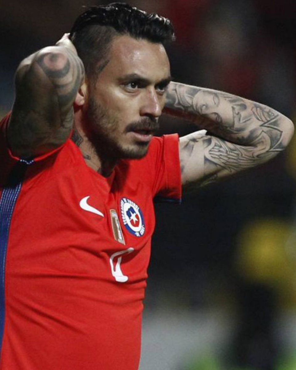 TyCSports's tweet image. 🤌🥱 El chileno Pinilla arremetió contra el Dibu: "¿Quién es? ¿Quién es para burlarse de Mbappé? ¡Le clavó cuatro! Cuatro veces le pateó al arco y cuatro goles le hizo. Seguramente será un ícono mundial. De él, seguro se van a acordar que tapó un par de penales".

🎙️ ESPN Chile