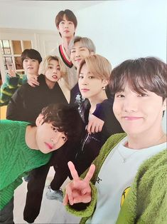 jeon_vantella's tweet photo. 📰| Lanzan un reciente informe sobre el impacto de BTS tras el alistamiento al SM: 

Medios informan que Corea perdió ingresos de como 35 empresas combinadas cuando @BTS_twt anunció su enlistamiento (+) https://t.co/qdQmt3pr9t