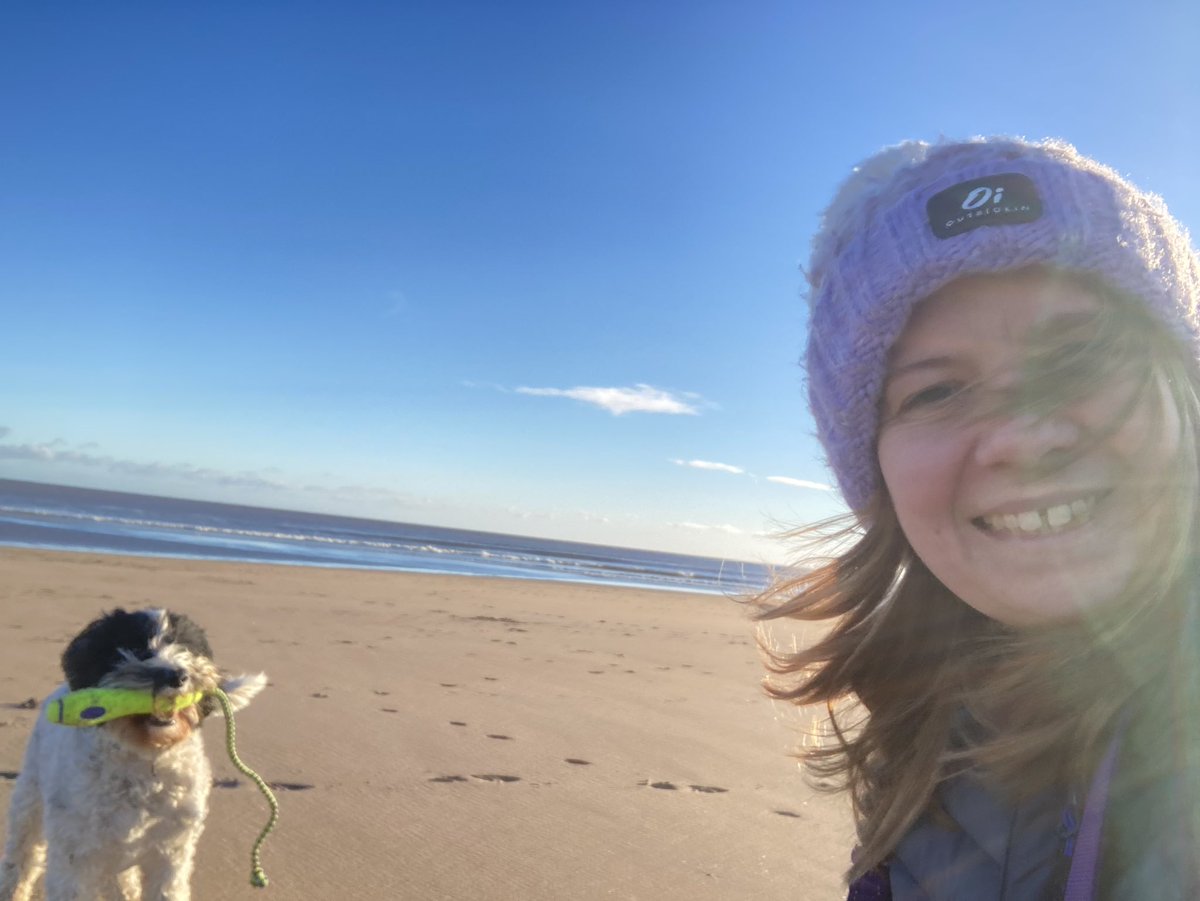 Amy_J_87's tweet photo. Blowing away then xmas cobwebs! Happy Christmas everyone 😊 https://t.co/1vKrw0mJ1x