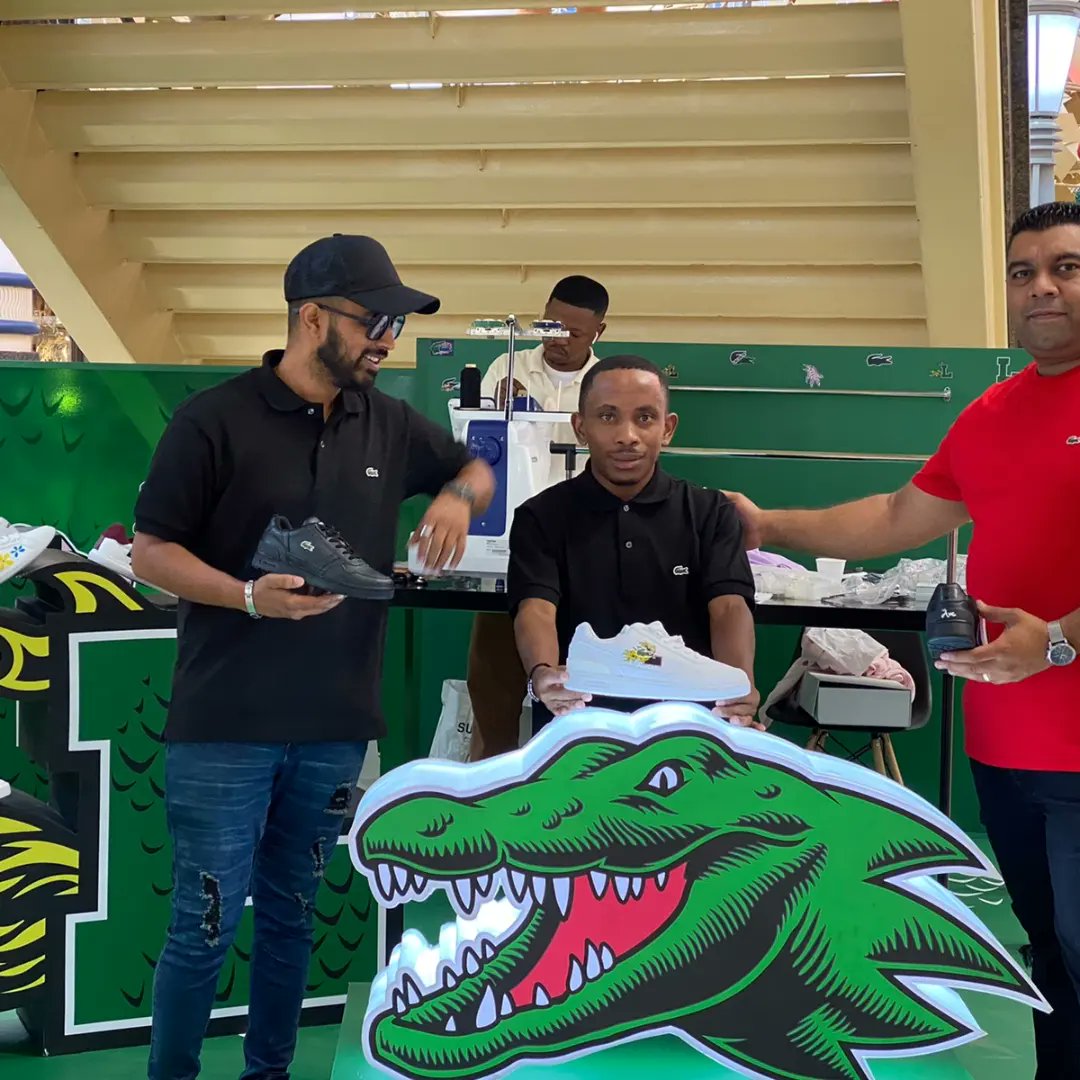 SthedaArtist1's tweet photo. Visit lacoste shop in gateway and buy sneaker ill customise it for free #any design you like 🖌🎨👟👨🎨🐊💚#Sneaker locker #sthe da artist #Durban #NOTA #berita https://t.co/9URjGnSAO4