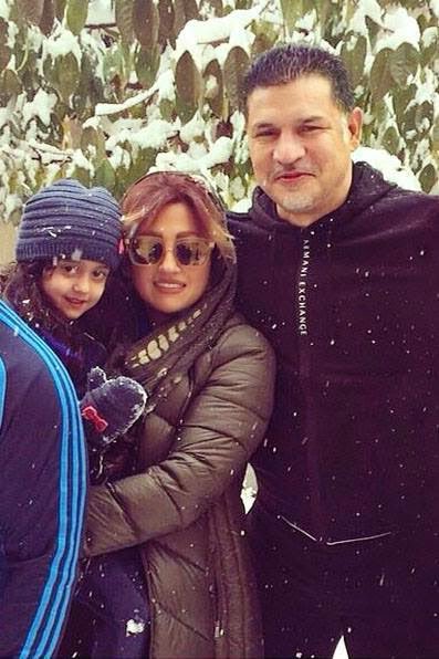 Omid_M's tweet photo. The Islamic Republic is addicted to hostage-taking! Today they forced a commercial flight, heading to Dubai from Tehran, to land and took out #AliDaei’s daughter &amp; wife. Daei is a legendary soccer player and has been critical of the regime. Sick! #MahsaAmini #مهسا_امینی #علی_دایی https://t.co/ePCogmPJLJ