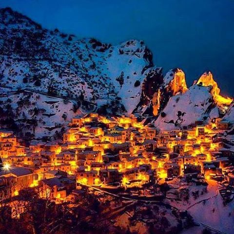 Wishing everyone celebrating a very #MerryChristmas. May the gift of freedom and Justice be granted to the people in war, post war conflict region’s. I hope of more compassion and support for victims of human right violations. Do not forget them, just because it isn’t in the news