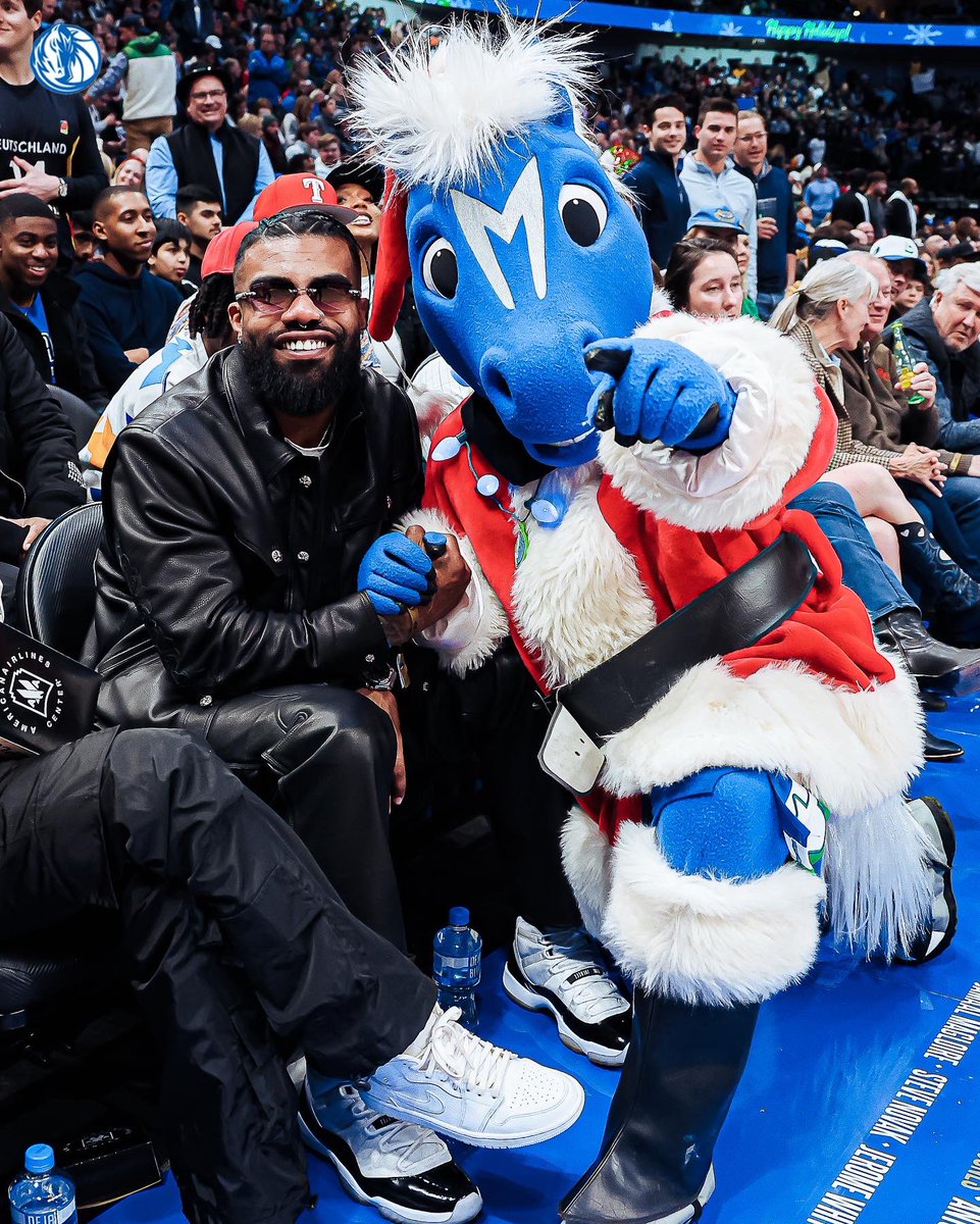 MavsOffCourt's tweet image. All we wanted for Christmas was a MAVS WIN 🙌🙌 #MFFL