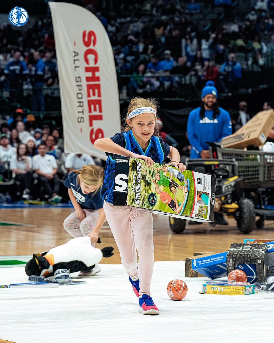 MavsOffCourt's tweet image. All we wanted for Christmas was a MAVS WIN 🙌🙌 #MFFL