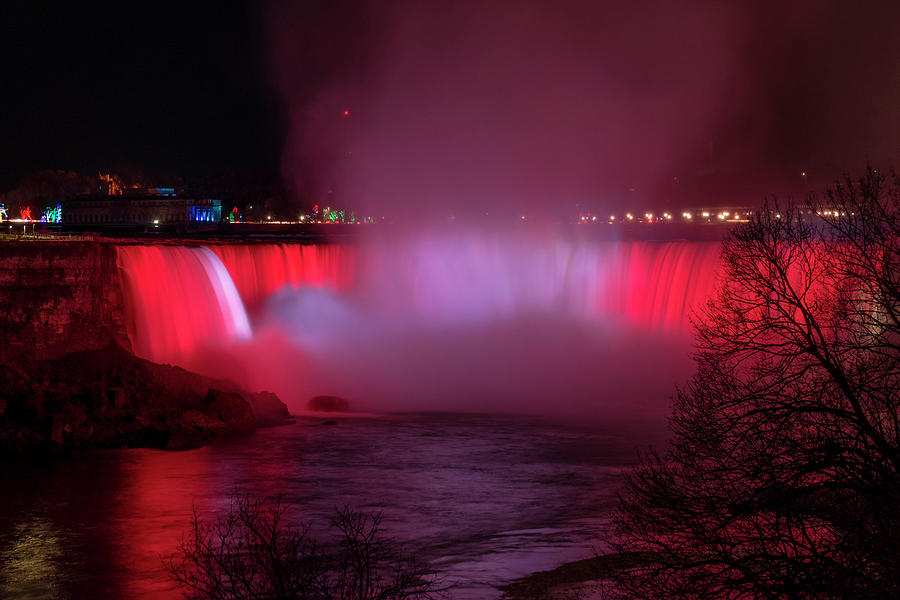 The #Canadian portion of #NiagaraFalls in #Ontario is lit in red and white, the colours of the flag, during the #Niagara #Winter #FestivalOfLights.

john-twynam.pixels.com/featured/canad…

#BuyIntoArt #PrintsForSale #OnlineShopping #AYearForArt #Waterfalls #DiscoverON