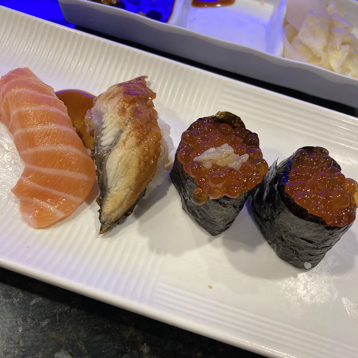 RaulerFood's tweet photo. AYCE Sushi + Asahi Beer | 🍺
What’s this?
#Eel, Salmon Roe(#Ikura), Surf Clam, Scallop, #Salmon, #Yellowtail.
#sushi #scallops #surfclam #food
#ayce #eels #seafood #dinner
#japanese #japan #allyoucaneat
#wasabi #ginger #soysauce https://t.co/xBUCiq9YKu