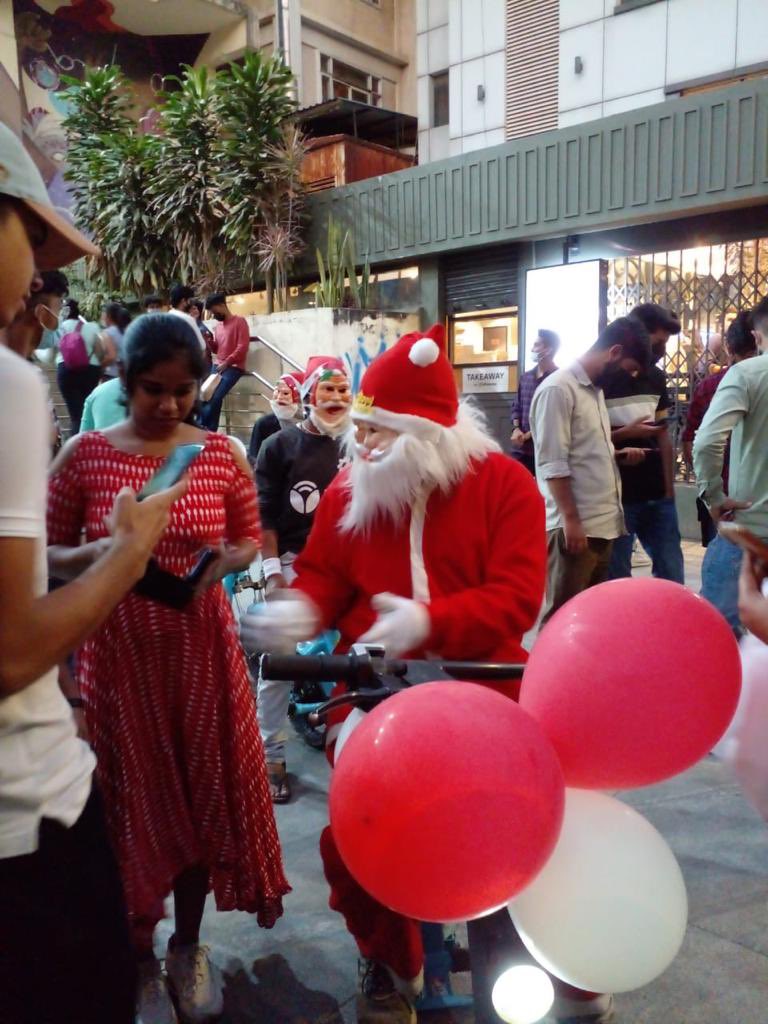 YuluBike's tweet photo. #Santa spreading the festive cheer on his green ride!

#ChristmasWithYulu #Yulu #FestiveSpecial #Christmas2022 https://t.co/PMuytxafVK