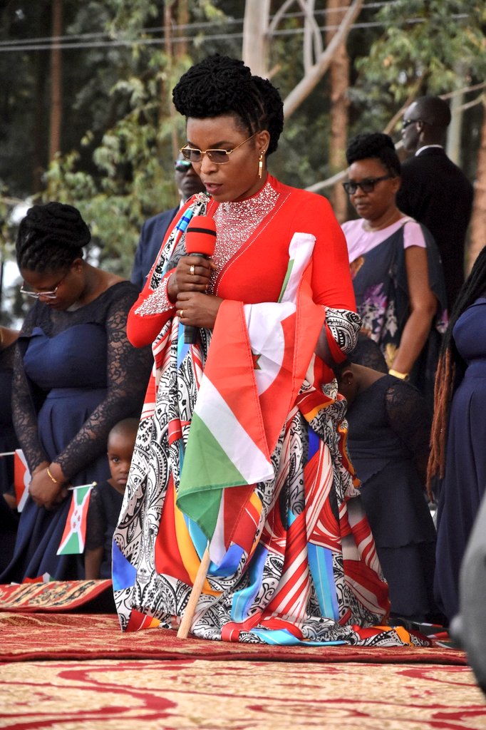 T_argos's tweet photo. Ouverture ce 26 décembre 2022 en commune #Vumbi de la @Kirundoprovince d’une croisade de 6 jours d’action de grâce par le président de la République du #Burundi @GeneralNeva. C’est dans le but de remercier les bienfaits de Dieu au #Burundi au cours de l’an 2022.
#Abatwip https://t.co/tggtr0QJNq