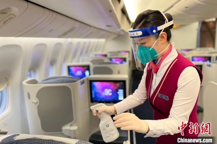 Echinanews's tweet image. China will cancel COVID-19 test and centralized quarantine for #international arrivals, the country&apos;s National Health Commission (NHC) said in a statement on Monday.