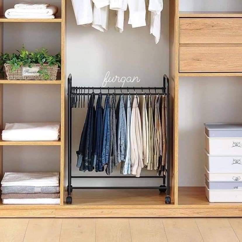 aaizatnizam's tweet photo. Dah tak perlu lipat seluar sejak beli rak beroda ni. Kadang nak cari seluar kat dalam almari, susah yer sebab warna lebih kurang 😅

Untuk perempuan, boleh buat sidai shawl and tudung jugak. Senang nak cari. https://t.co/TghbIxZaju