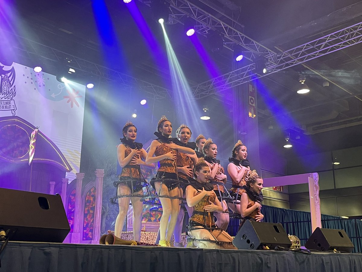 JCF_Valencia's tweet photo. 🎤🎶🌟 Els #Playbacks23 arriben a l’escenari principal d’#ExpoJoveVLC! 🎪🥳 Hui, la falla Francesc Climent-Uruguai interpreta "Ex-wives", primer premi 🥇 del concurs de @JCF_Valencia modalitat B.
⏰ Cada dia, a les 16.00 i 16.30 hores, les actuacions de les millors comissions 🔝 https://t.co/ckyMBGIBPU