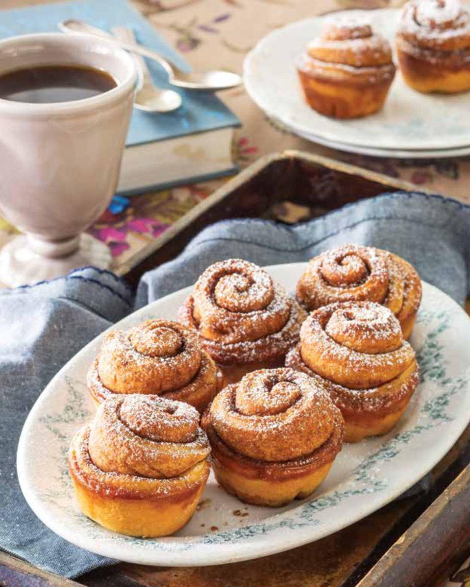 SouthernLadyMag's tweet photo. Our January/February 2023 issue is here! Bask in the comforts of home during these crisp days of winter and meet five inspiring women in business across the South. Visit https://t.co/5cifUMqnYp to preview.

#southernladymag #issuepreview #winterrecipes #tablescapes #entrepreneurs https://t.co/BEIkClEfXr