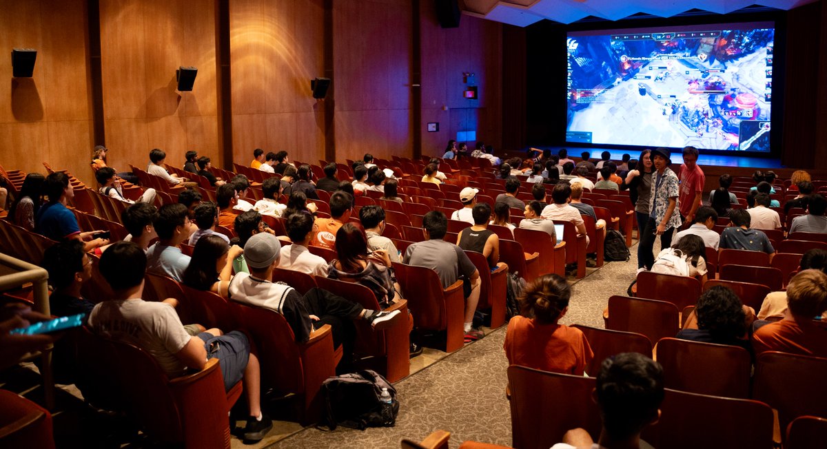UTexasStudents's tweet image. Networking w/ professional gamers, competing in tournaments &amp;amp; exploring the world of esports is bringing Longhorns together in @UTAustin’s first esports space. bit.ly/FirstEsportsLo…

#UTFallRecap #LivingTheLonghornLife #YouAreHere #YouDoYou #YouChangeTheWorld #MakeItYourTexas