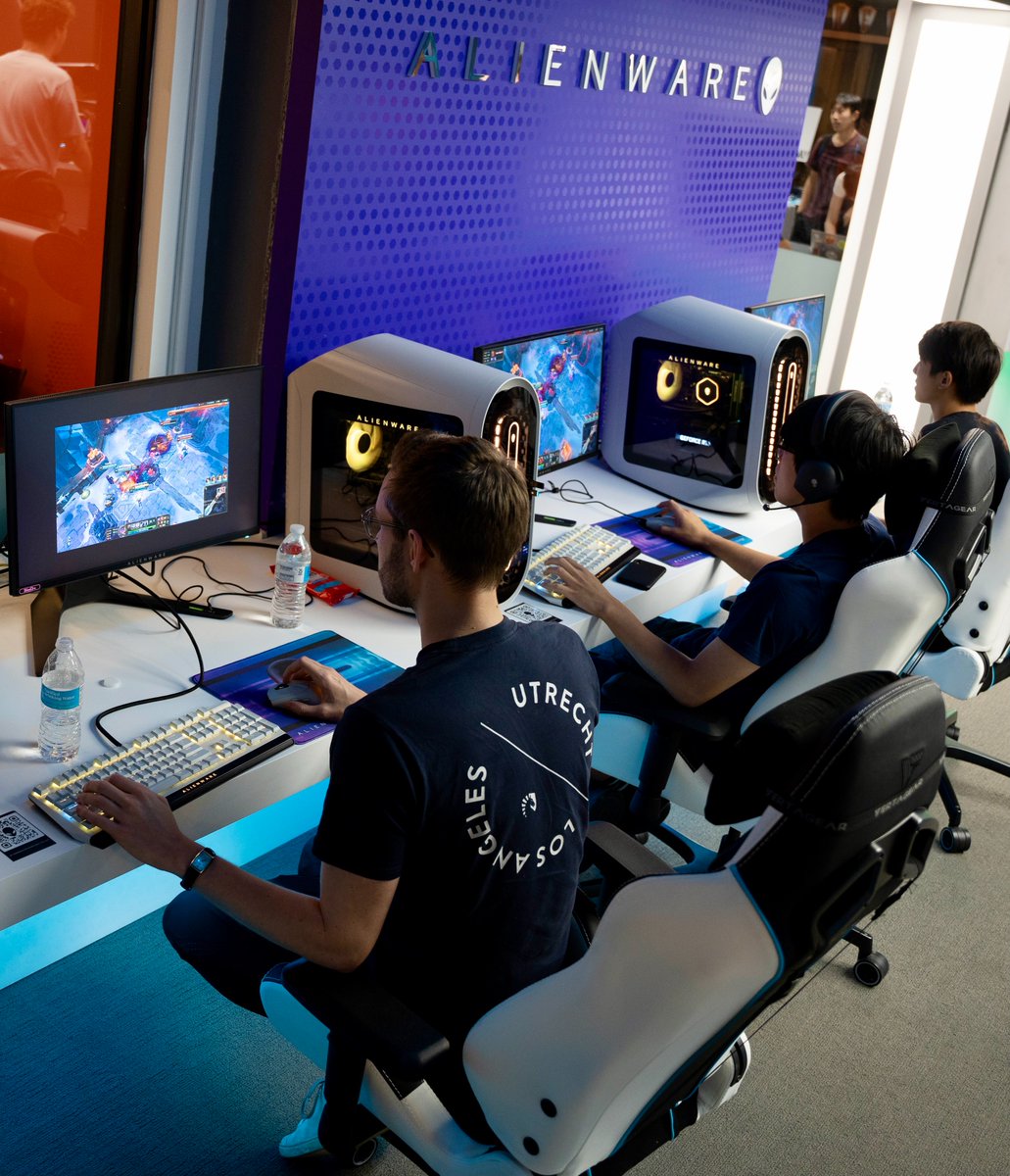 UTexasStudents's tweet image. Networking w/ professional gamers, competing in tournaments &amp;amp; exploring the world of esports is bringing Longhorns together in @UTAustin’s first esports space. bit.ly/FirstEsportsLo…

#UTFallRecap #LivingTheLonghornLife #YouAreHere #YouDoYou #YouChangeTheWorld #MakeItYourTexas