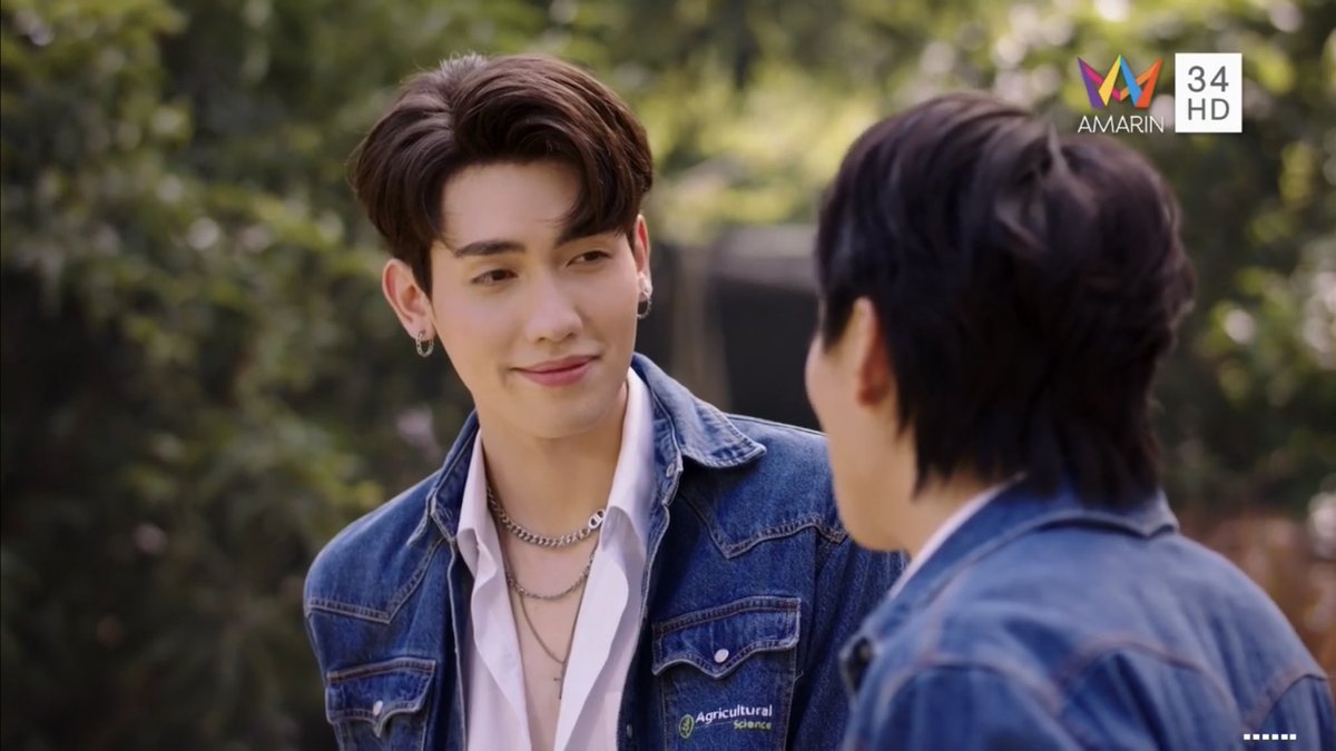jamsai's tweet photo. "มึงเป็นลมหนาวจริงเปล่าเนี่ย ไม่เห็นหนาวเลย อุ่นจะตาย" #2MoonsTheAmbassadorEP12 https://t.co/0a01PVjVSN