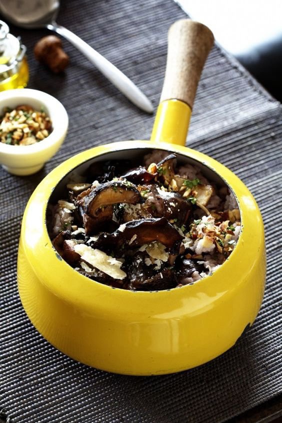 MarcusCooks's tweet photo. If you're looking for a warm and hearty #MeatlessMonday option, give this savory Mushroom Risotto a try! Get the recipe: https://t.co/eyZu05f6qS https://t.co/KpOdWnz0qP