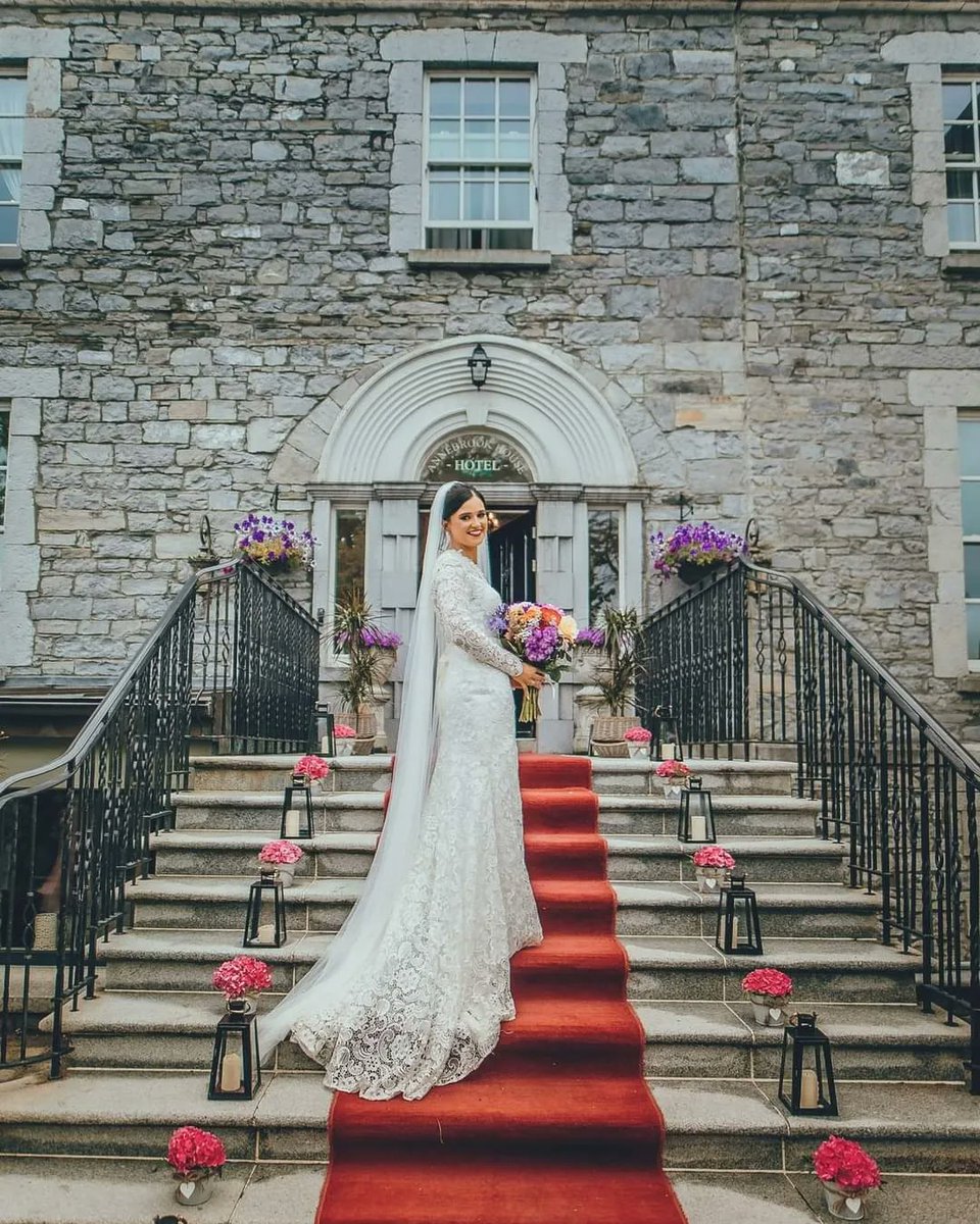 AnnebrookHotel's tweet photo. Mr &amp; Mrs Hewitt's special day with us on 23rd July 2022 🥂🥂

Wishing you both a very Happy 1st Christmas as a married couple, and every happiness in your future together 🥳
📸 Special thanks to Fotaviliam
#wedding #higm #weddinginspo #ireland #georgianhouse #throwback https://t.co/gmvvH8TrTZ