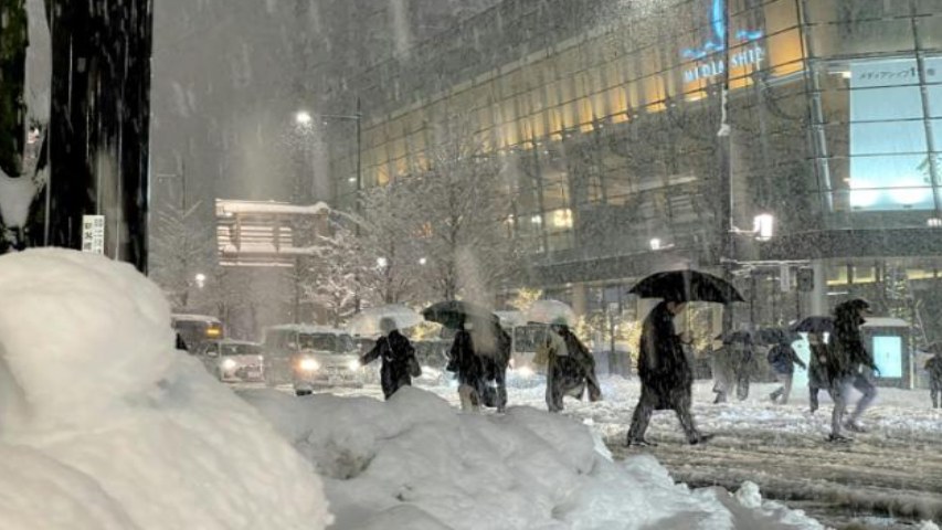 Reportan 17 muertos en Japón por fuertes nevadas dlvr.it/SfygzM