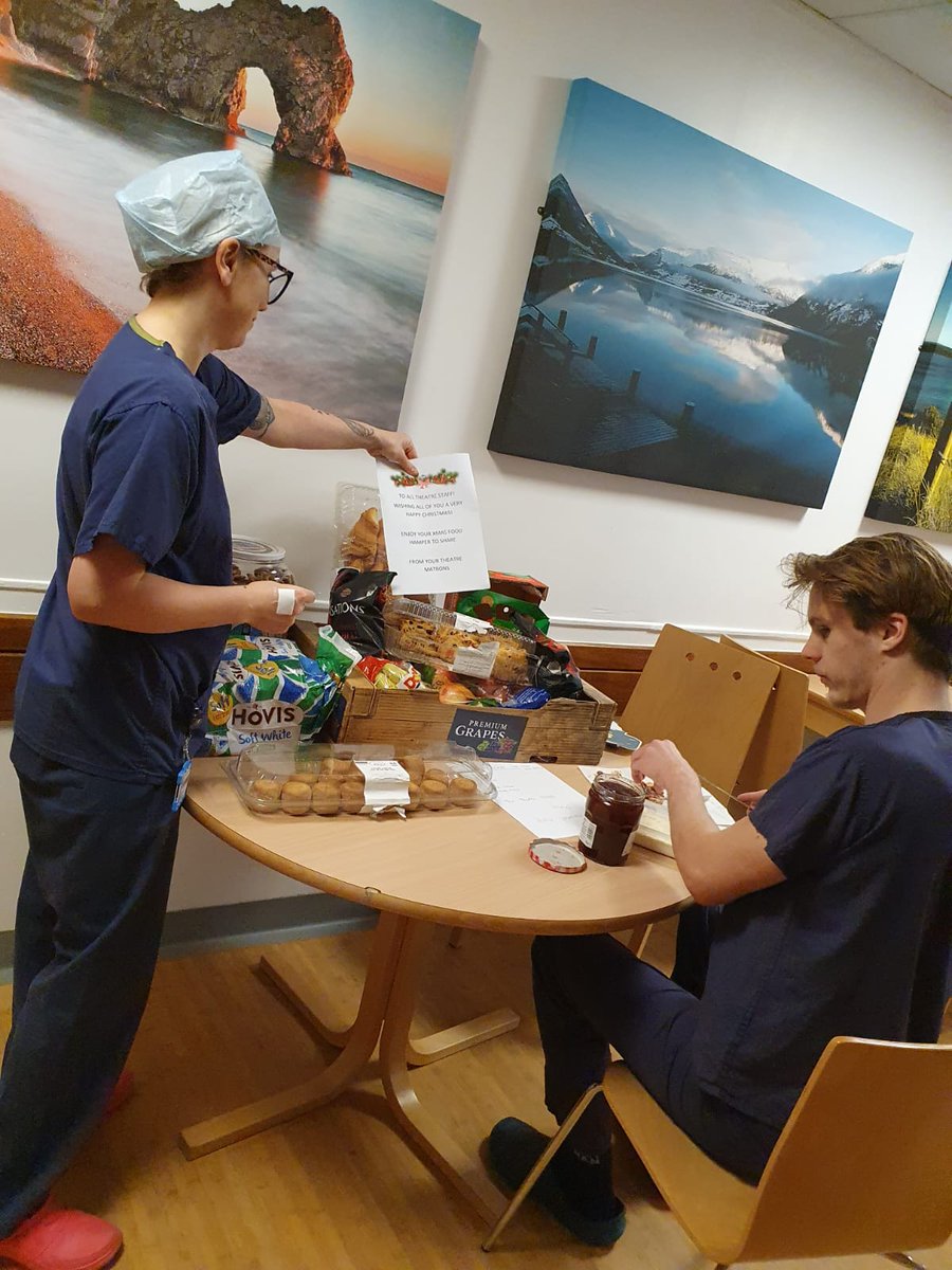 Christmas Food Hampers for our <a href="/uhstheatres/">@UHSTheatres</a> team on over this weekend #stafffirsteverytime <a href="/MitziBGarcia/">Mitzi</a> <a href="/jontologist/">Neil Sabarre</a> <a href="/RaquelDomene1/">Raquel Domene</a> <a href="/hettie1972/">Colette Perdrisat💙</a> <a href="/gailbyrneuhs/">Gail Byrne</a> @HannahKedzia @JoeTeape