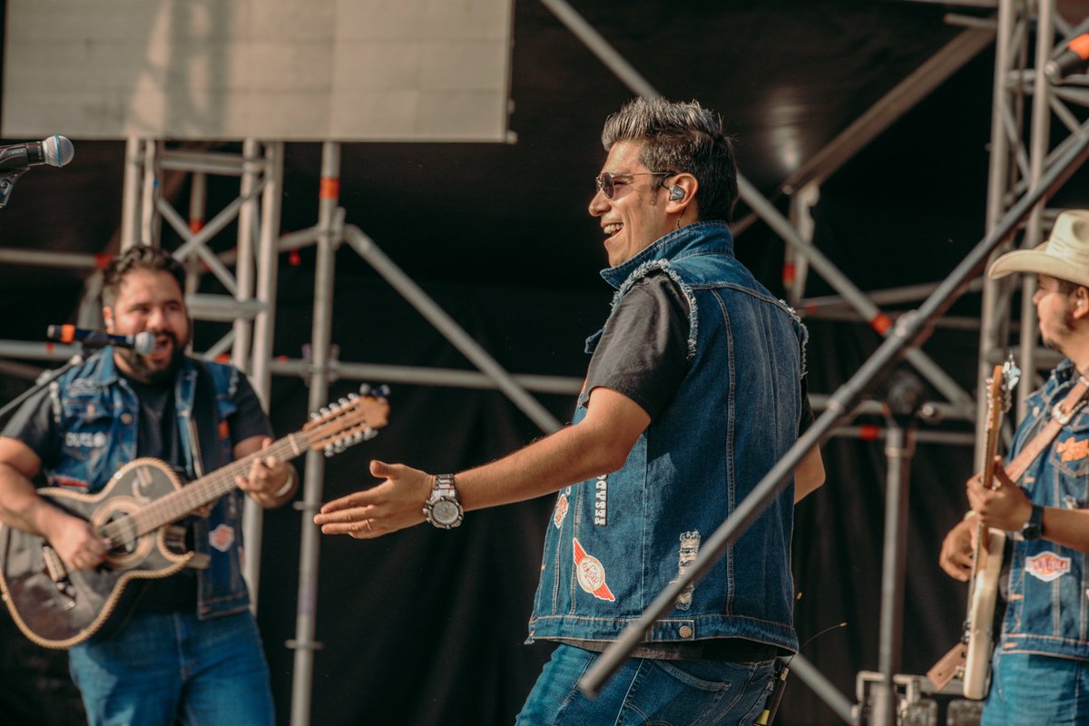 NortexFestival's tweet photo. . @eliasgmedina les robó el suspiro a las vaqueras con esa sonrisa cantando puro norteño romántico del bueno ¿verdad que si? 😏😍❤️

#Nortex2022 #YoSoyNortex https://t.co/QEZyA50gzj
