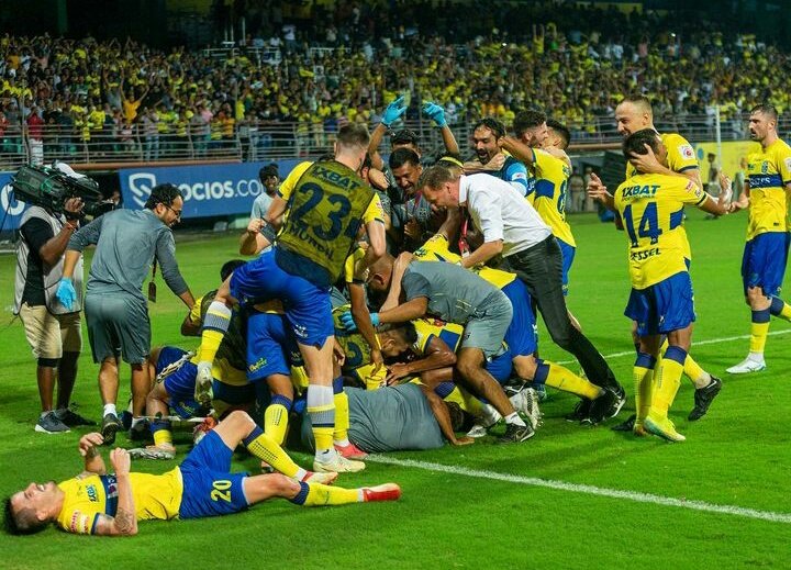 Im_Abhi28's tweet photo. This is the level of motivation i need in my life rn. Kudos to all the defenders who stood strong in the first half.
Second half was 🔥
Substitutes were theee 🔥
@KeralaBlasters
@kbfc_manjappada
#keralablasters #kbfcvsofc #isl #indiansuperleague #manjappda https://t.co/D1iBirsLze