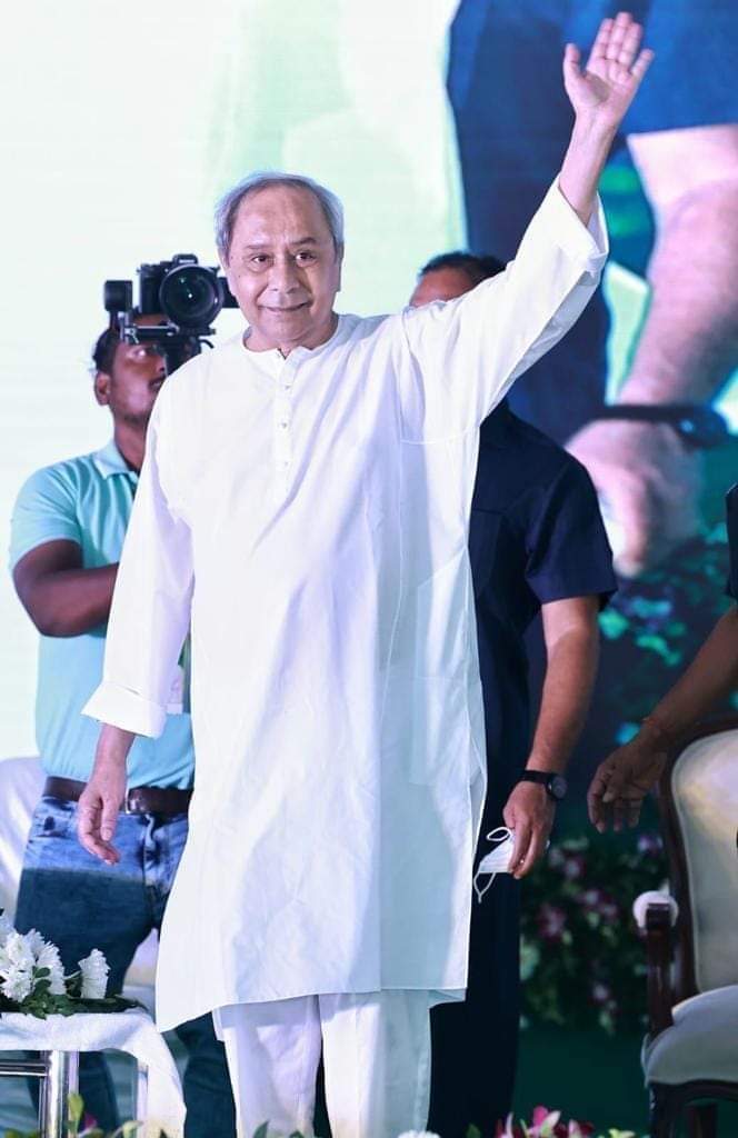 SANDIPKUMARBA19's tweet photo. ମୋ ବାଆଁ ହାତ ଏମିତି ୨୫ ବର୍ଷ ହେଲା ହଲୁଛି!😜 https://t.co/2Cg6GBl4ua