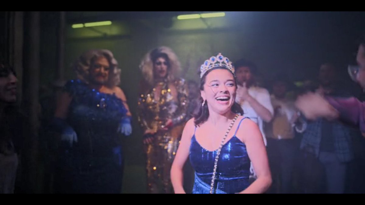 NextScenePod's tweet image. It’s the 8th day of #Chanukah, and @MxCantinaTurner from @BatMinute @MiamiMinutes @HedwigPod is here to send us off with a dash at #DashAndLily  season 1 episode 3, #Hanukkah .” nextscenepod.com/podcast/chanuk…