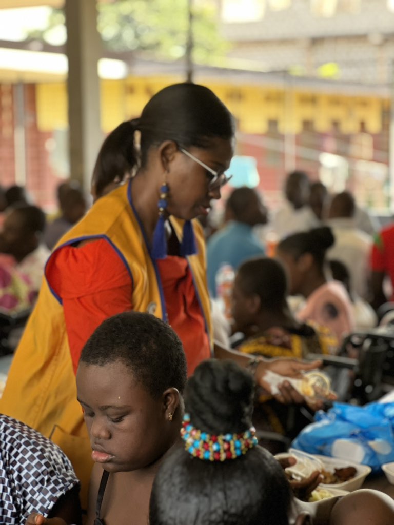 KsiRoyalLions's tweet photo. It is a good feeling to see others feel good. We had a nice time at the Edwenase Rehab Centre in Kumasi spreading the love of Christmas. There was enough to eat and drink. And we danced too! The best you can have for Christmas. #LunchInaBox @GhanaLionsClubs https://t.co/SU6qe55EvW