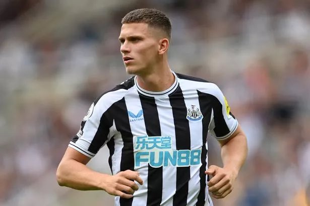 FERRYHILL_MAGS's tweet photo. What a fucking player! Best CB I’ve seen in Black and White ⚫️⚪️🍺👍🏻 #RollsRoyceDefender #NUFC https://t.co/v5cdYAC4X0
