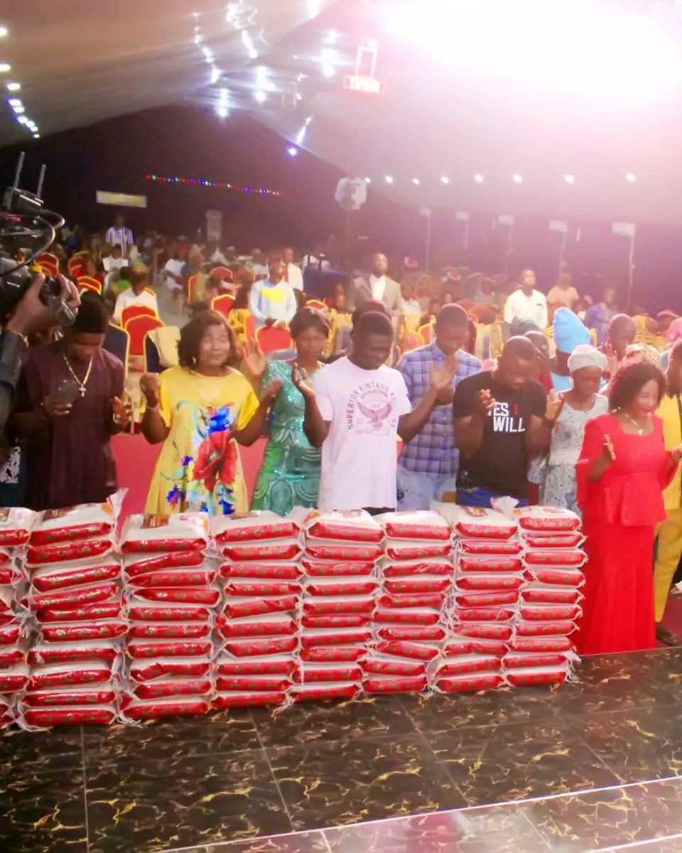 Revbeneragbai's tweet photo. End of year Evangelism yesterday and today’s service. Showing the love of Christ. Giving is Living! See you on Tuesday in DAMI, PRAYER CITY AJAH. Let’s stop evil carryover into the new year. Also on Wednesday at ilupeju church. https://t.co/JfhLbdXmEZ
