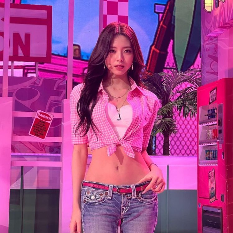 ⠀𝗥𝗨𝗟𝗘 네 : 𝗀ō𝘁𝘁α 𝖻𝖾 𝗹𝗼𝗼𝗸ı𝗇𝗀 𝗉𝗎𝗋𝖾