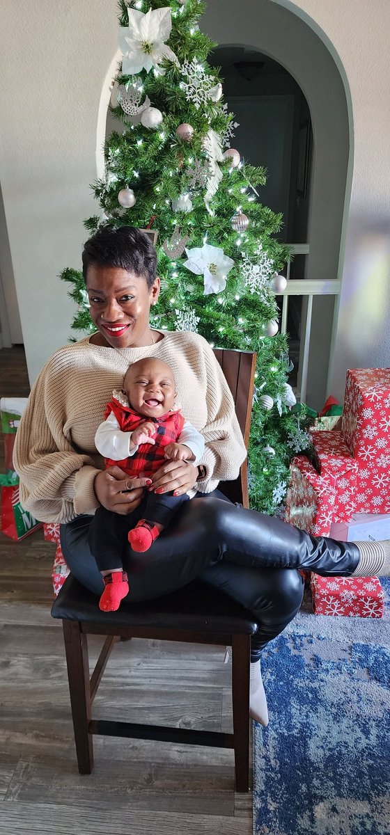 LoveDomino's tweet photo. #Christmas #SantasHelper @Winston_Duke I hope you had a wonderful Christmas &amp; and are surrounded by love https://t.co/kY0LrCJfkV